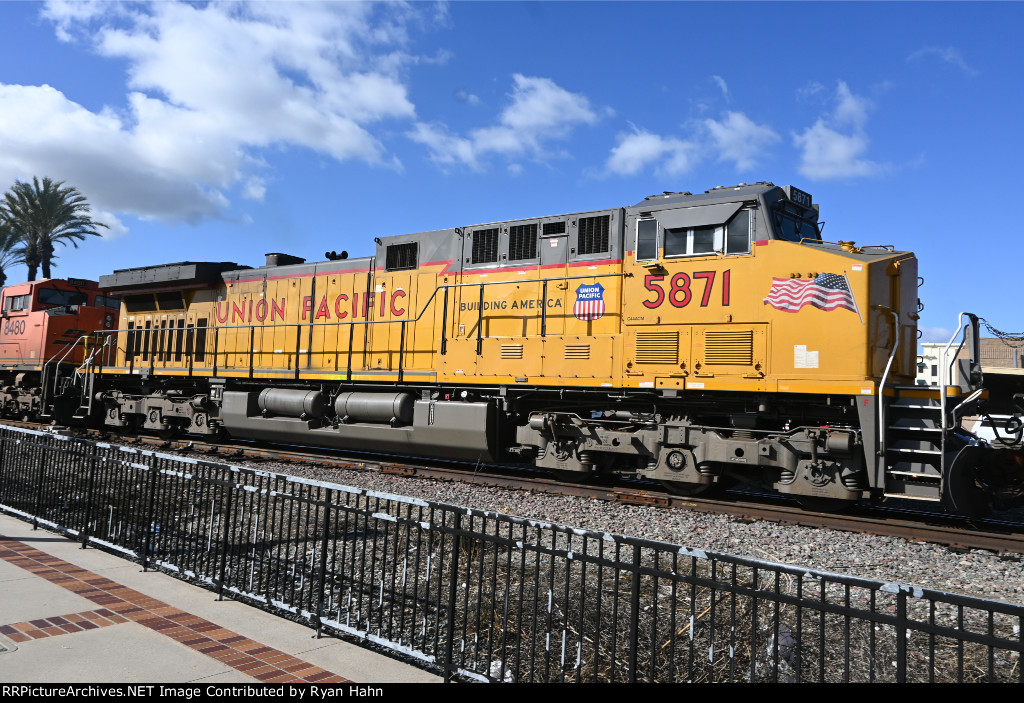 UP Mini Flag Scheme on BNSF